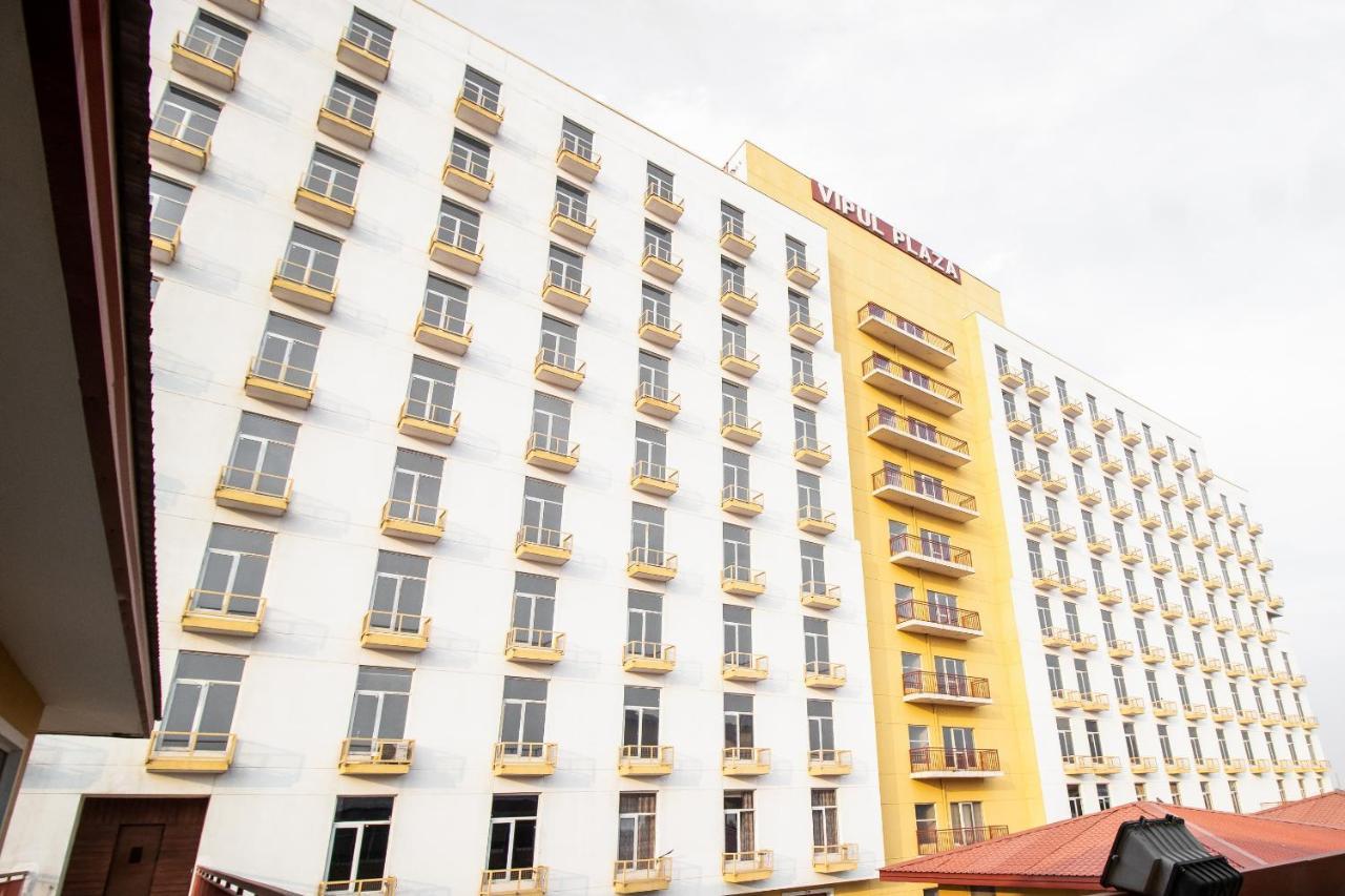Hotel Grand 81 Faridabad Bagian luar foto