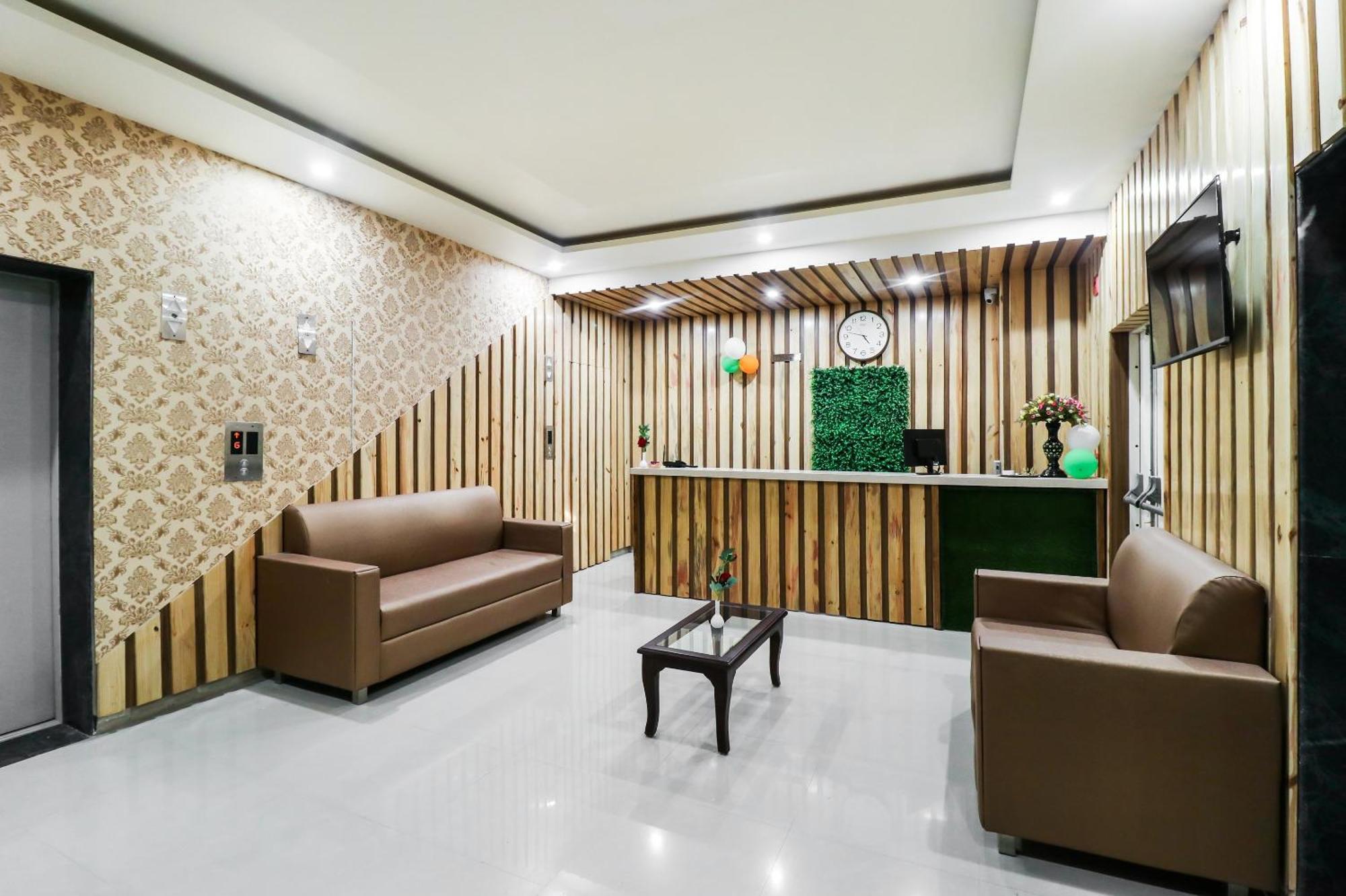 Hotel Grand 81 Faridabad Bagian luar foto