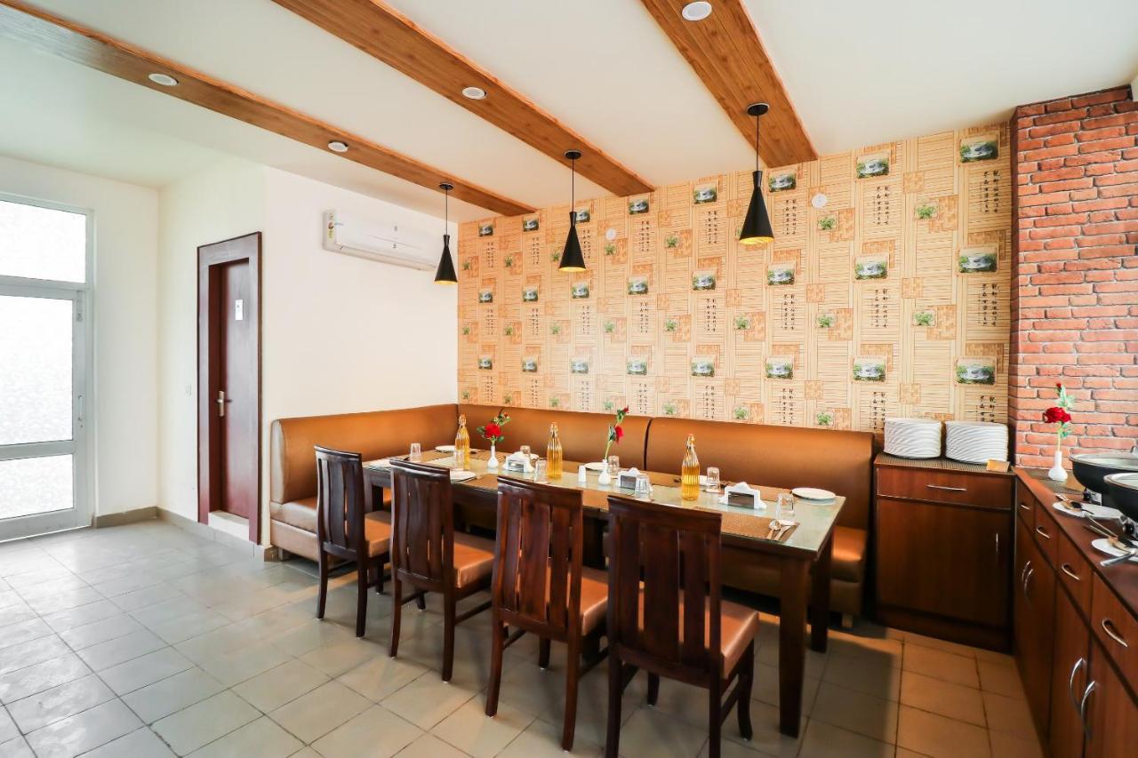 Hotel Grand 81 Faridabad Bagian luar foto