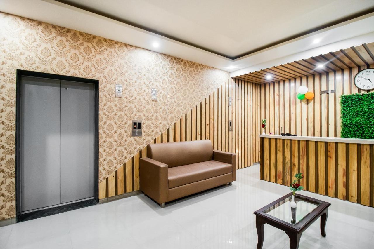 Hotel Grand 81 Faridabad Bagian luar foto