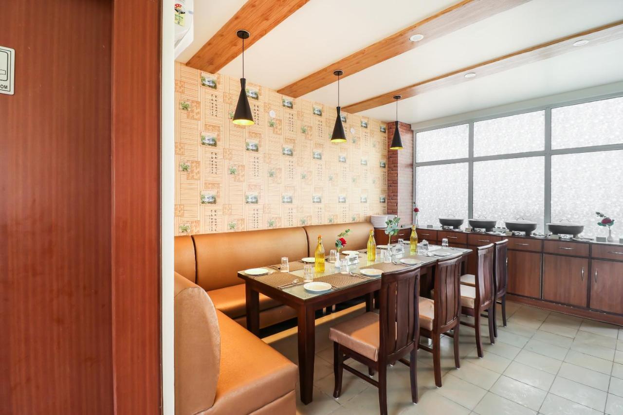 Hotel Grand 81 Faridabad Bagian luar foto