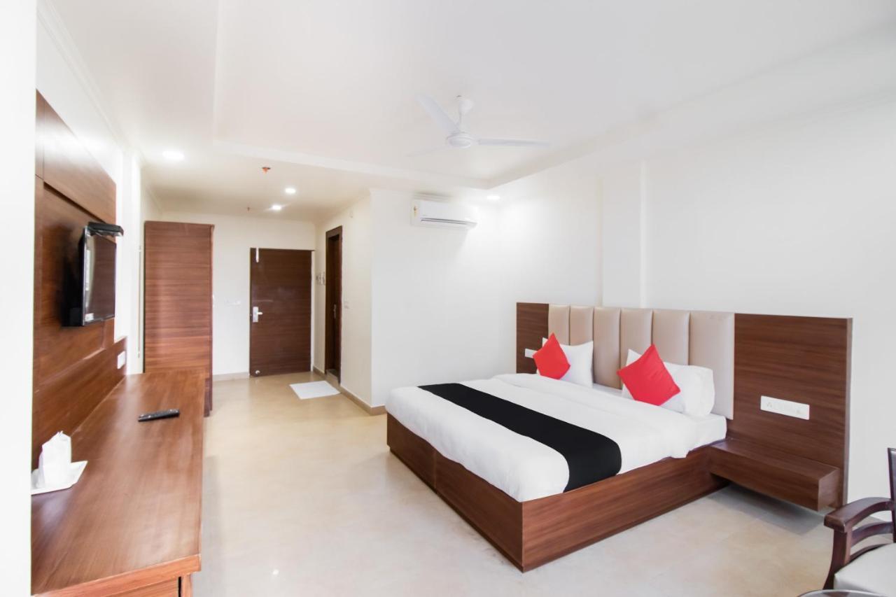 Hotel Grand 81 Faridabad Bagian luar foto