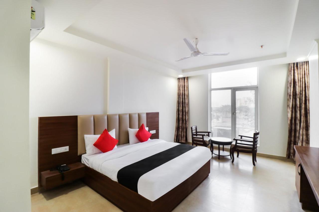 Hotel Grand 81 Faridabad Bagian luar foto