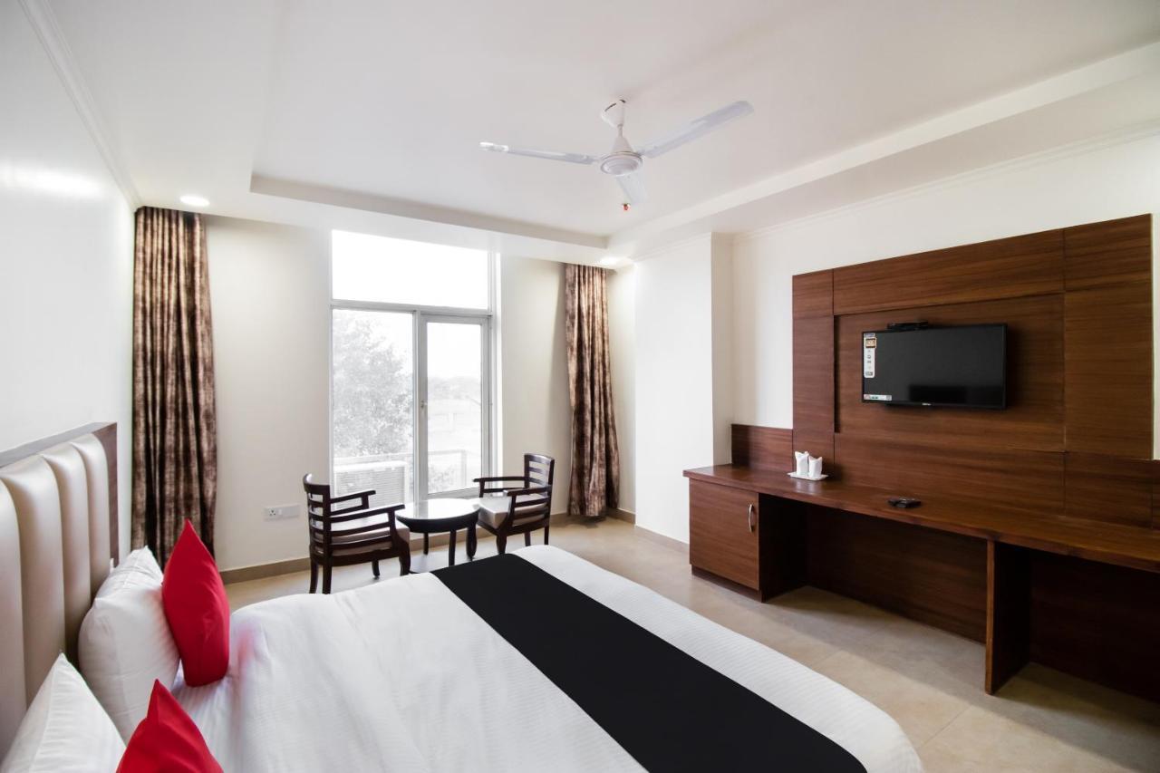 Hotel Grand 81 Faridabad Bagian luar foto