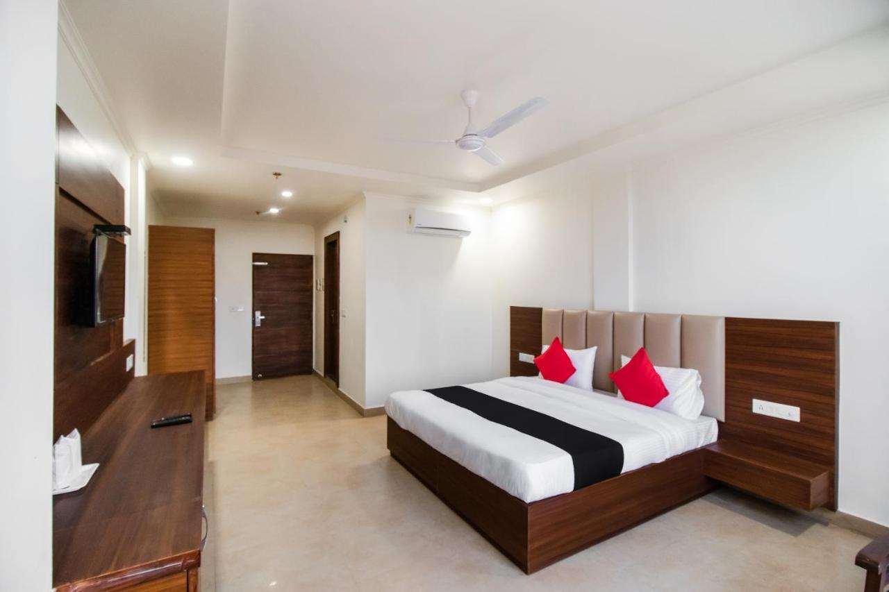Hotel Grand 81 Faridabad Bagian luar foto