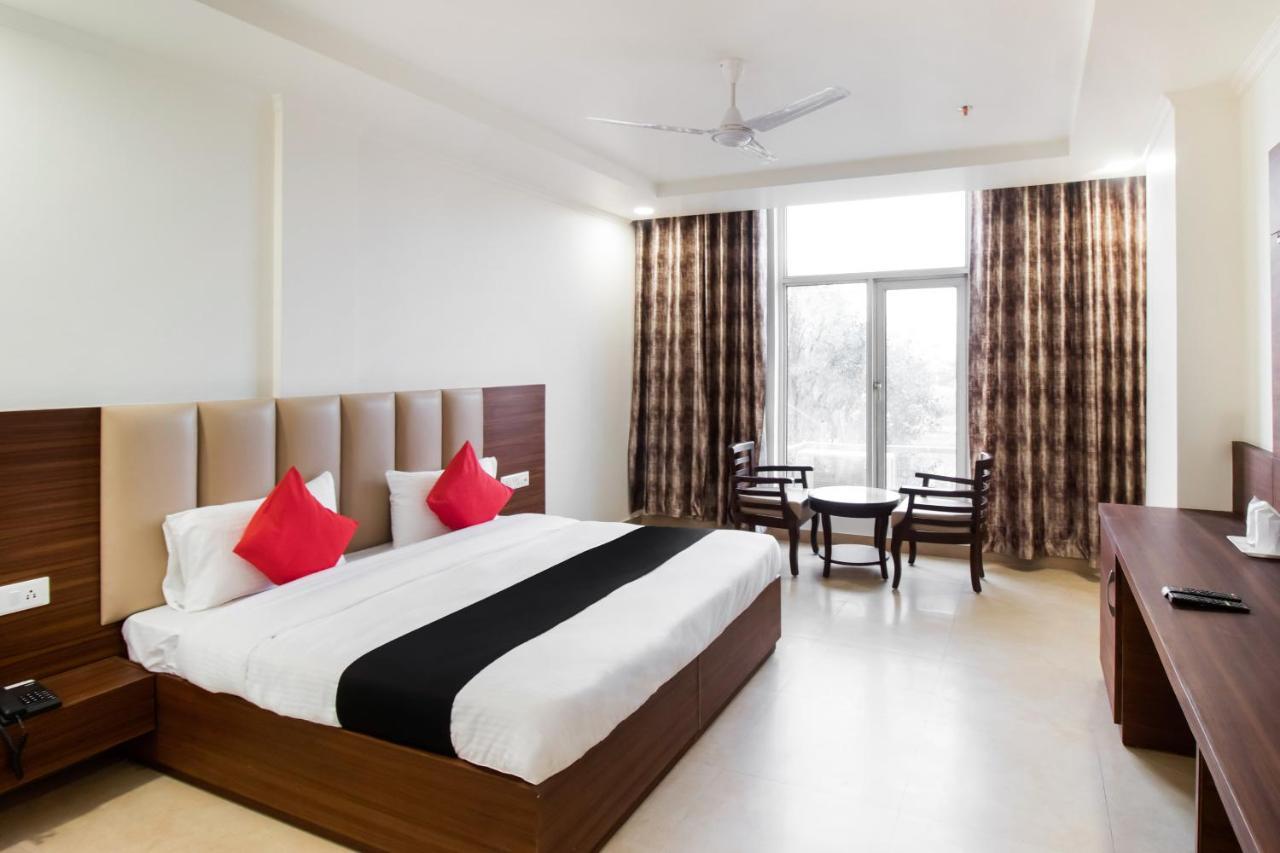 Hotel Grand 81 Faridabad Bagian luar foto