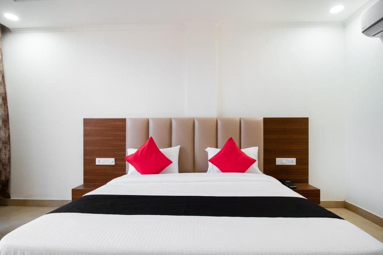 Hotel Grand 81 Faridabad Bagian luar foto