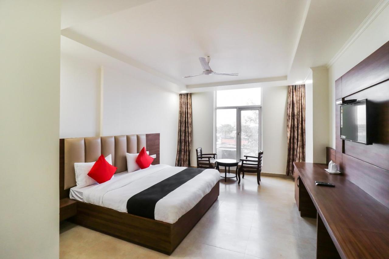 Hotel Grand 81 Faridabad Bagian luar foto