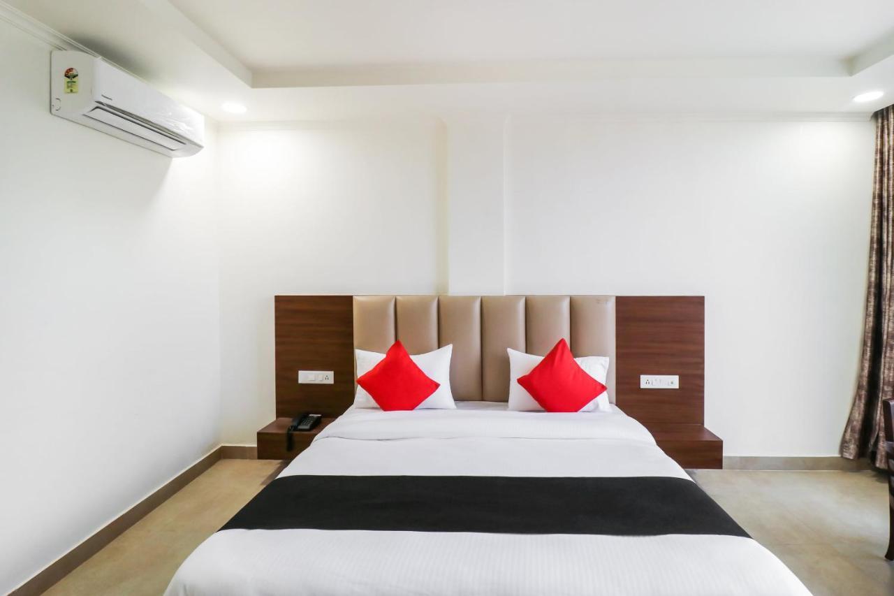 Hotel Grand 81 Faridabad Bagian luar foto